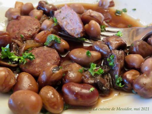 Poêlée de saucisses aux oignons caramélisés + de Messidor | Photo de Messidor