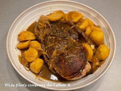 Rôti de porc à l'ail et patates jaunes à la mijoteuse de Estherb | Photo de Estherb