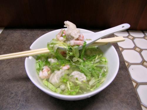 Soupe won ton express aux crevettes et au chou chinois de Nell | Photo de Nell