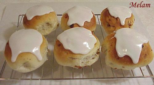 Brioches aux raisins (genre buns) au robot boulanger | Photo de Melam