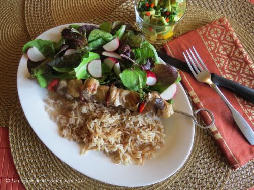 Brochettes de porc aux saucisses et riz aux vermicelles + de Messidor | Photo de Messidor