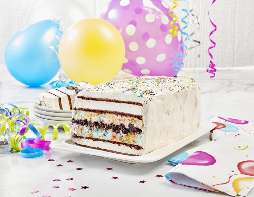 Gâteau bonanza à la crème glacée fête d'anniversaire de Edition Nouvelles | Photo de Edition nouvelles