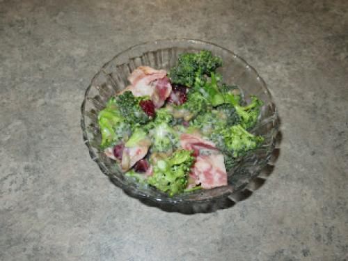 Salade de brocoli crémeuse de Chantal21 | Photo de Chantal21