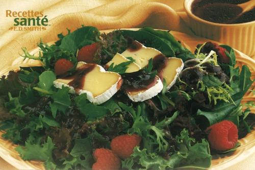 Salade mesclun au brie et aux framboises de E.d. Smith | Photo de PassionRecettes