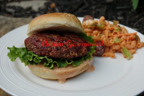 Burgers de boeuf à la saucisse piquante de Bedon Gourmand | Photo de Bedon gourmand