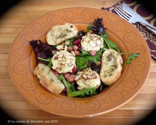 Chèvre chaud sur salade de poire de Messidor | Photo de Messidor