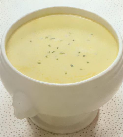 Crème de courgettes à l'ail de Qu'est-Ce Qu'on Mange | Photo de PassionRecettes