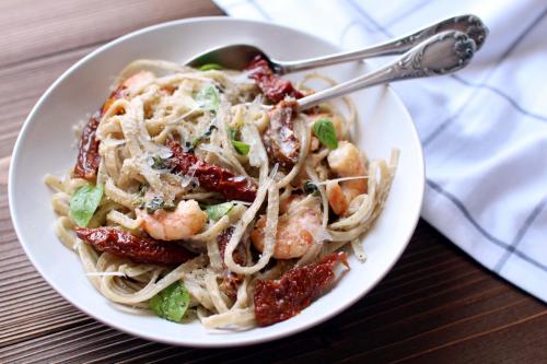 Linguine aux crevettes, crème et tomates séchées de Josie-Lyne | Photo de Josie-lyne