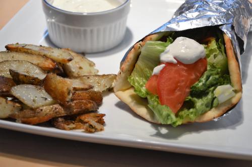 Pita souvlaki de porc et sauce tzatziki de Mireille | Photo de Mireille