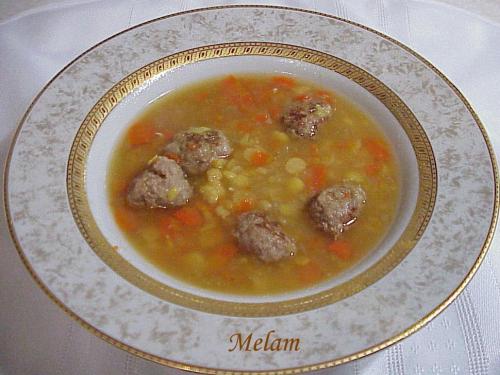 Soupe aux pois cassés et boulettes en mijoteuse de Melam | Photo de Melam