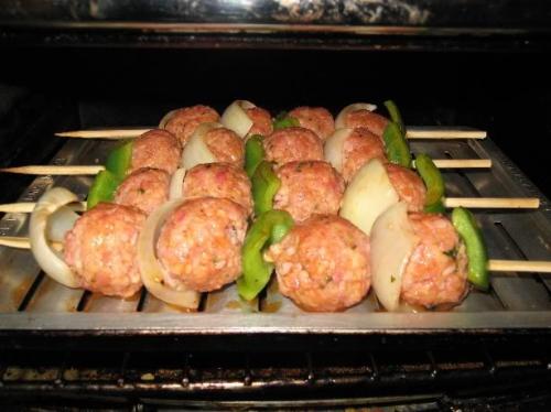 Brochettes aux boulettes surprise de Tomatecerise | Photo de Tomatecerise