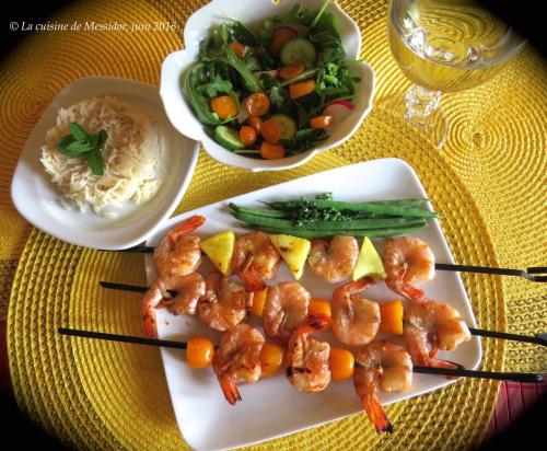 Brochettes de crevettes et ananas grillés exquis de Messidor | Photo de Messidor