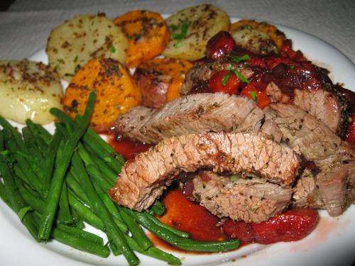 émincé de filet de boeuf aux épices, sauce aux fraises et balsamique de Beaubarbu | Photo de Beaubarbu