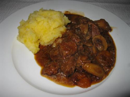 Ragoût de veau à la bière et aux légumes ( du bistro) de Beaubarbu | Photo de Beaubarbu