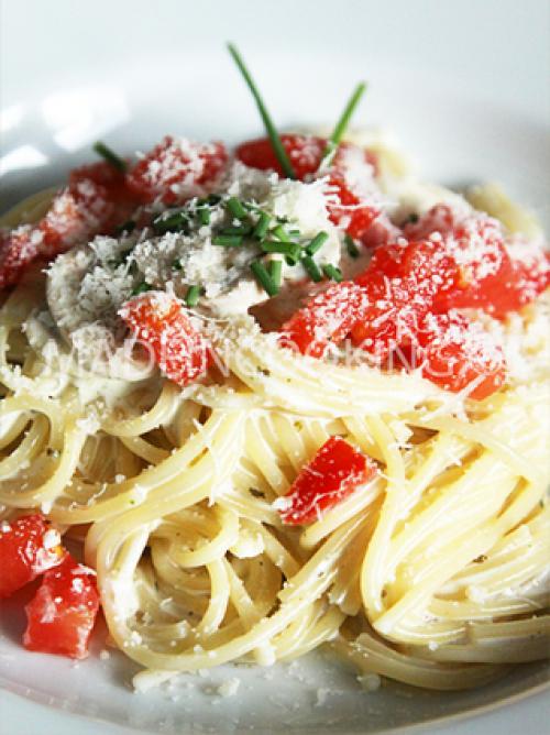 Spaghetti à la crème, champignons et tomate fraîches de Amyel 2283 | Photo de Amyel 2283