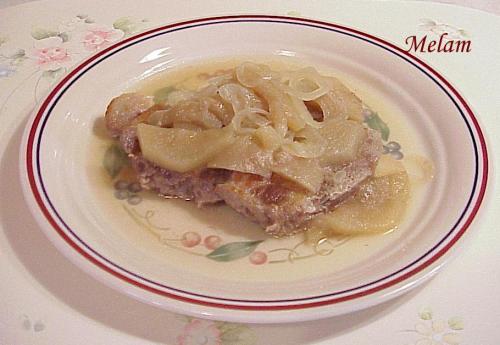 Tranches de porc (côtelettes) aux pommes à la mijoteuse ou au four | Photo de Melam