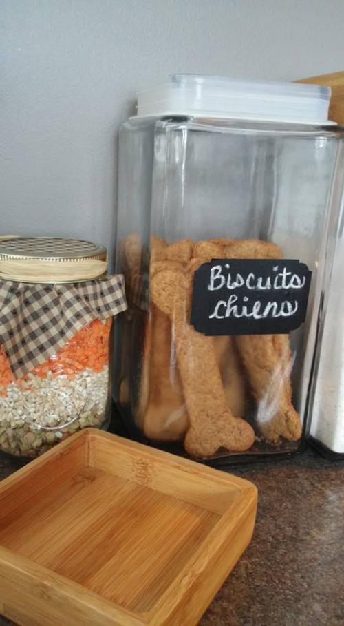 Biscuits au beurre d'arachides pour chien | Photo de Sou1978