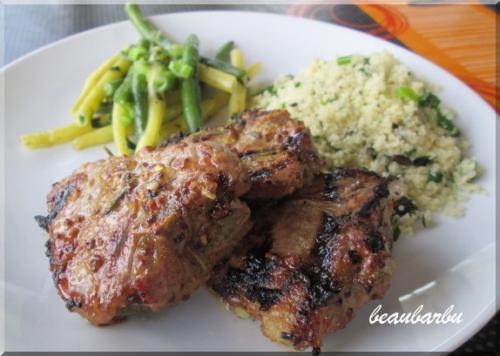 Côtelettes d'agneau à la méditerranéenne et couscous citron et fines herbes présentation de Beaubarbu | Photo de Beaubarbu