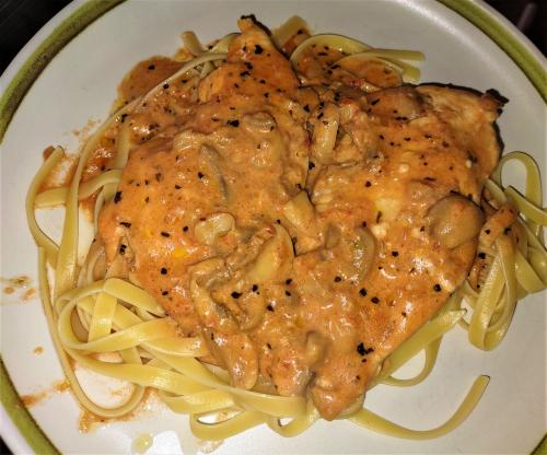 Fettuccinis au poulet sauce tomate | Photo de PassionRecettes