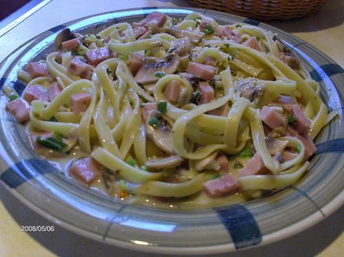 Fettucini carbonara à la mode du jour de Mommzy | Photo de Mommzy