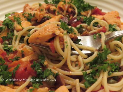 Filet de truite à la puttanesca sur spaghettis + de Messidor | Photo de Messidor