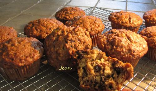 Muffins, bananes, noix, raisins et chocolat de Nell | Photo de Nell