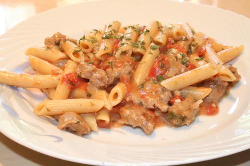 Penne dans une sauce crèmeuse avec saucisses italiennes de Mari12 | Photo de Mireille