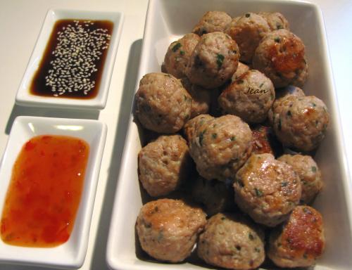 Petites boulettes de porc asiatiques. de Nell | Photo de Nell