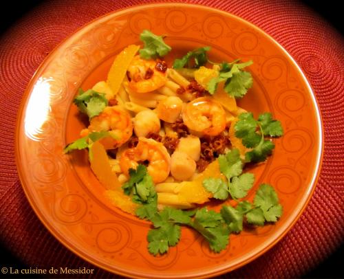 Pétoncles et crevettes poêlés, sauce à l'orange et aux tomates séchées de Messidor | Photo de Messidor