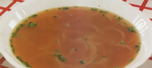 Soupe aux oignons et aux échalotes de Qu'est-Ce Qu'on Mange | Photo de PassionRecettes