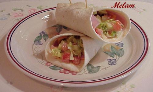 Tortillas au jambon et salsa de légumes | Photo de Melam