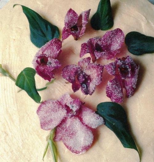 Violettes et dandrobiums cristallisés de Sel & Poivre | Photo de PassionRecettes