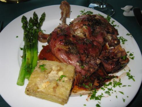 Cuisses de canard confites, au jus court de figues et d' amandes de Beaubarbu | Photo de Beaubarbu