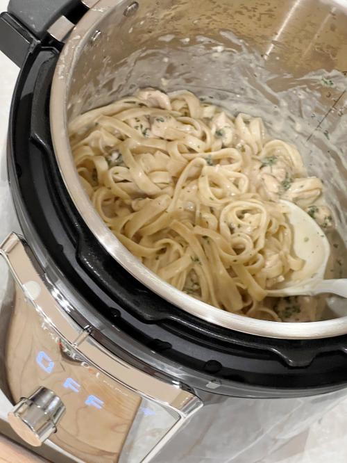 Fettuccine alfredo au poulet pour instant pot de Mireille | Photo de Mireille