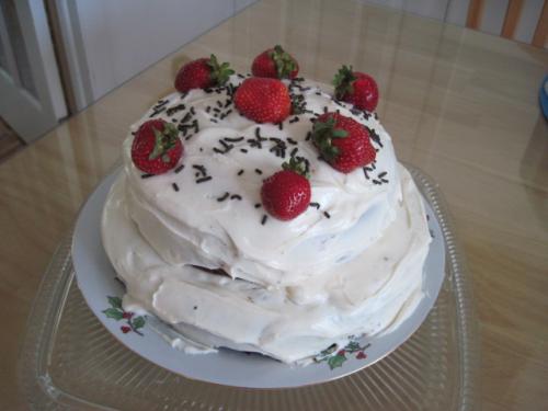 Gâteau blanc aux fraises. de Corralou | Photo de Corralou