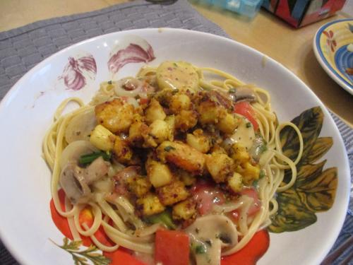 Linguine aux fruits de mer et légumes frits. de Corralou | Photo de Corralou