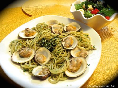 Pâtes longues aux palourdes fraîches et au pesto de Messidor | Photo de Messidor