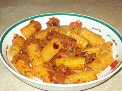 Rigatoni aux saucisses et aux tomates de Ratoune | Photo de Manger avec mo