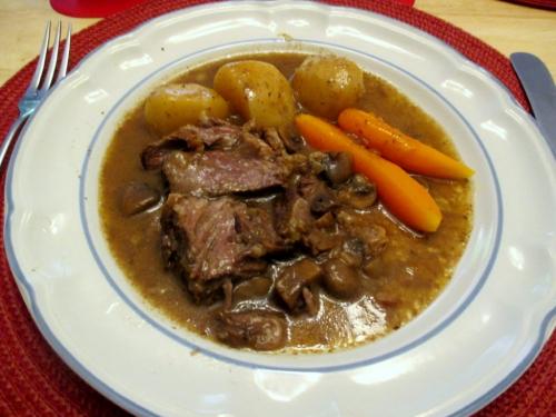 Rôti de boeuf mijoté à la bière et aux champignons de Louise B. | Photo de Louise b.