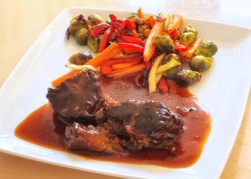 Rôti de palette de boeuf sauce hoisin et orange dans l'instant pot avec légumes rôtis à l'air fryer | Photo de Mireille