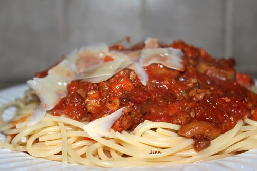 Sauce spaghetti à la bière des années 70 de Nell | Photo de Nell