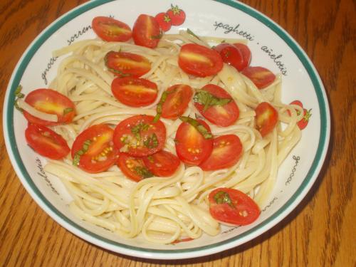 Spaghettis aux tomates crues (spaghetti al pomodoro crudo) de Manger Avec Mo | Photo de Manger avec mo