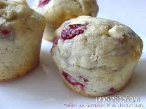 Muffins aux bananes, framboises & chocolat blanc de Celui | Photo de Celui