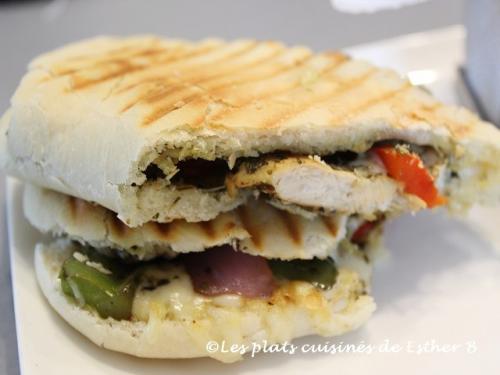 Panini au poulet et aux poivrons grillés de Estherb | Photo de Estherb