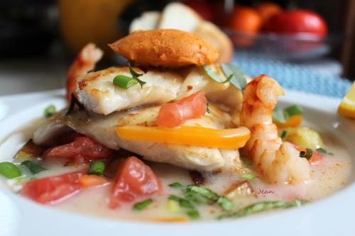 Poisson et crevettes en nage blanche de Nell | Photo de Nell