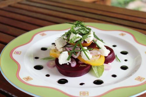 Salade de betteraves au chèvre et à la réduction balsamique de Nell | Photo de Nell