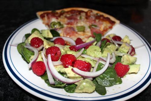 Salade épinards, avocat et framboises de Nell | Photo de Nell