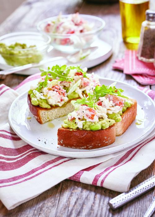 Tartine au homard sur purée d'avocats de Edition Nouvelles | Photo de Edition nouvelles